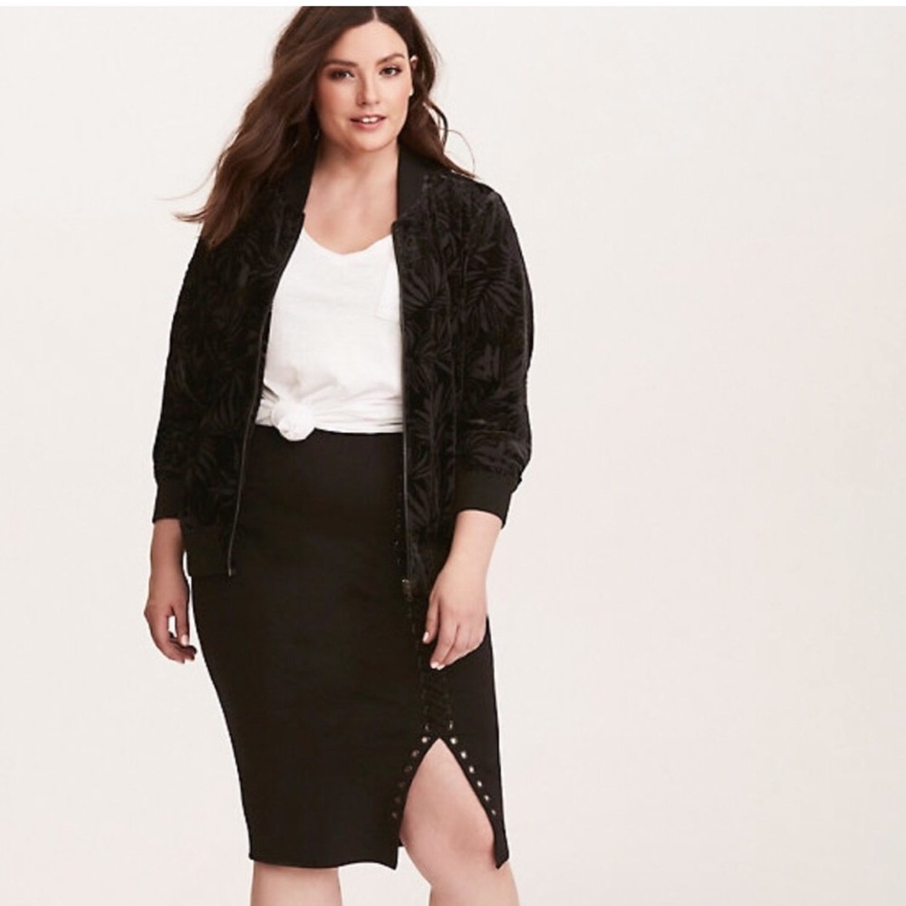Torrid’s Palm burnout bomber